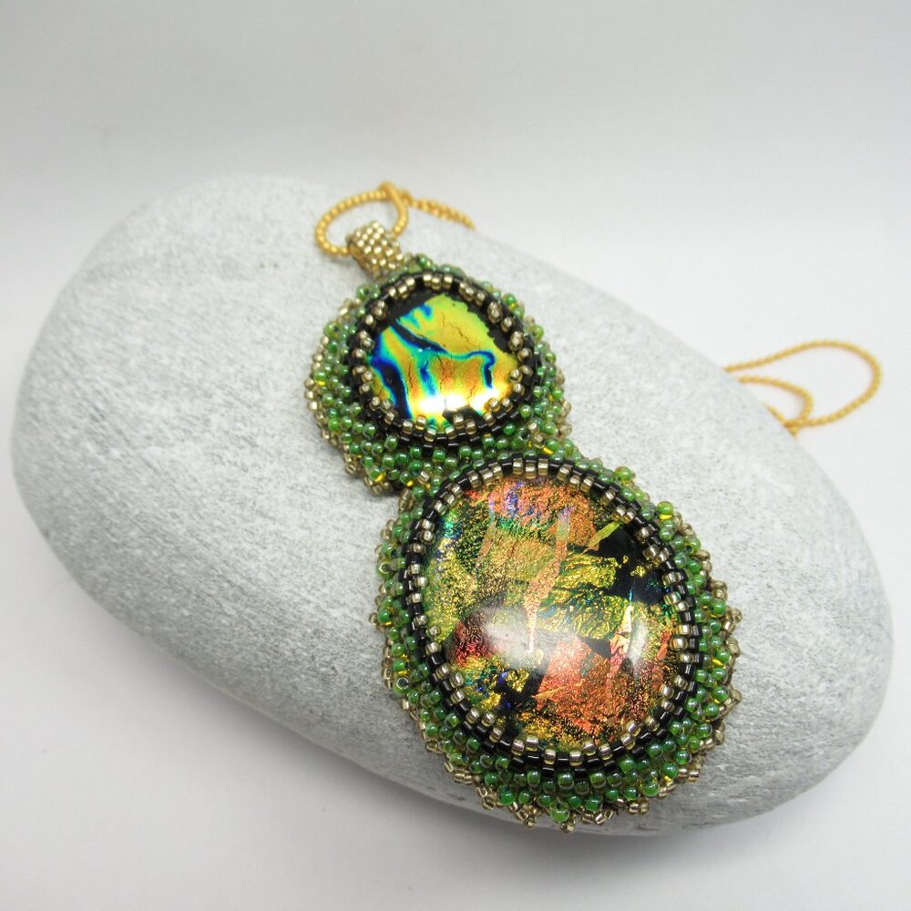 Hand embroidered pendant - Picture 6 of 12
